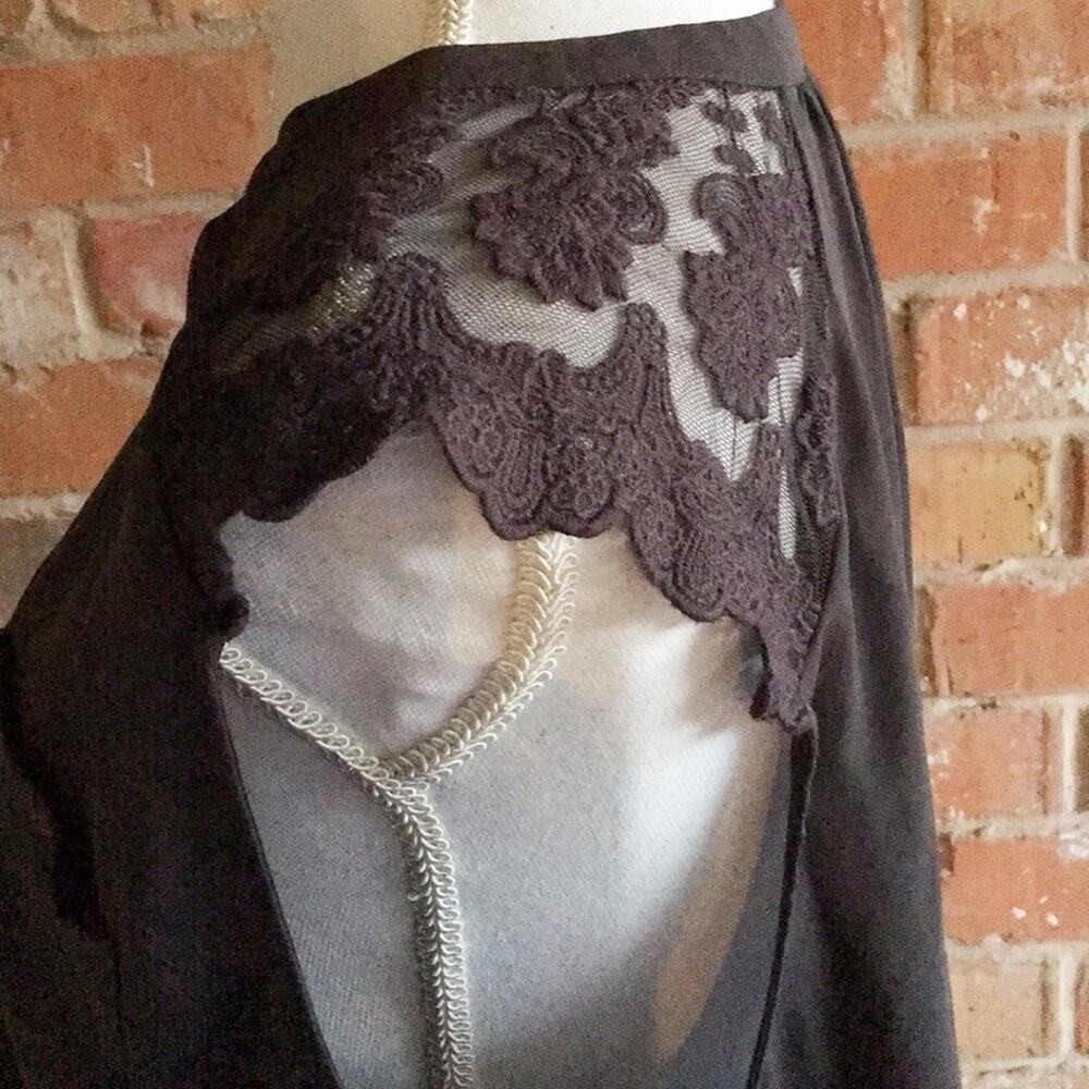 Hi/Low Top With Lace By Torrid Plus 1X - Picture 2 of 6